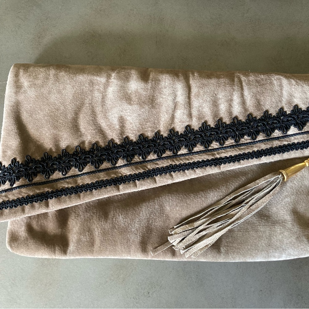 EUC Vintage Colini Suede Clutch with Removable Shoulder Strap, Tassel, Taupe - Picture 10 of 11